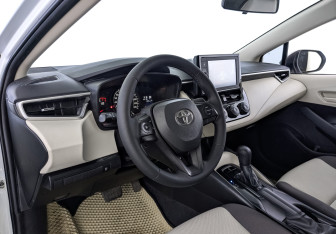 Подержанный автомобиль Toyota Corolla Sedan 2022 года (15 фото)