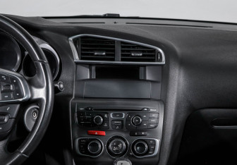 Подержанный автомобиль Citroen C4 Hatchback 2012 года (13 фото)