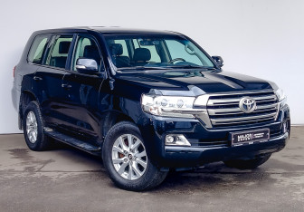 Подержанный автомобиль Toyota Land Cruiser Suv 2015 года (3 фото)