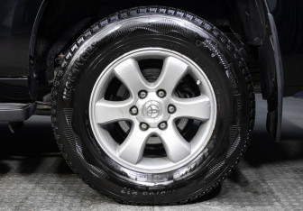 Подержанный автомобиль Toyota Land Cruiser Prado 2016 года (23 фото)