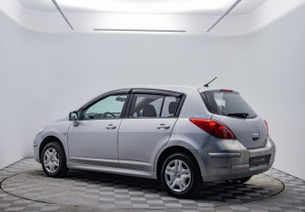 Подержанный автомобиль Nissan Tiida Hatchback 2011 года (7 фото)