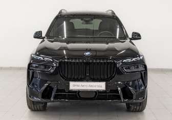 Подержанный автомобиль BMW X7 2022 года (2 фото)