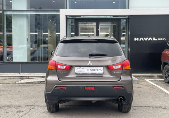 Подержанный автомобиль Mitsubishi ASX 2011 года (6 фото)