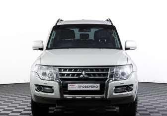 Подержанный автомобиль Mitsubishi Pajero 2015 года (2 фото)