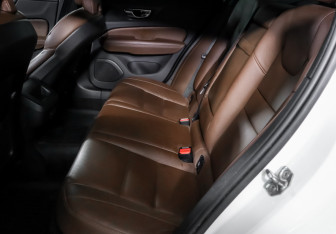 Подержанный автомобиль Volvo S60 2020 года (10 фото)