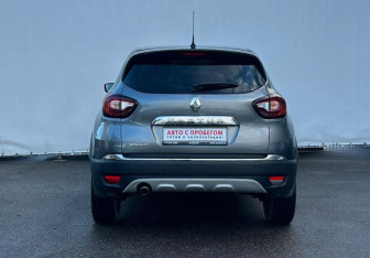 Подержанный автомобиль Renault Kaptur 2017 года (6 фото)