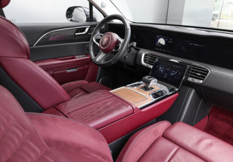 Подержанный автомобиль Hongqi E-HS9 2020 года (11 фото)
