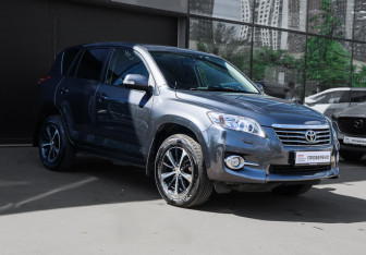 Подержанный автомобиль Toyota RAV4 2012 года (3 фото)