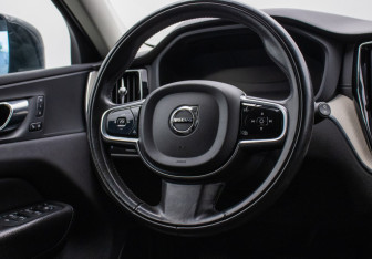 Подержанный автомобиль Volvo XC60 2021 года (15 фото)