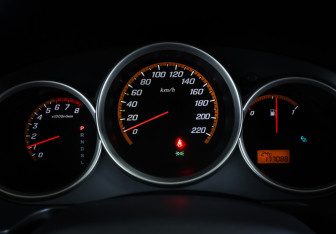 Подержанный автомобиль Honda Jazz 2006 года (16 фото)