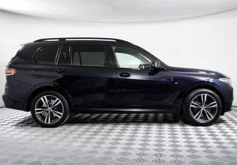 Подержанный автомобиль BMW X7 2021 года (4 фото)