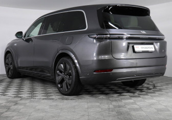 Подержанный автомобиль LiXiang L9 2024 года (7 фото)