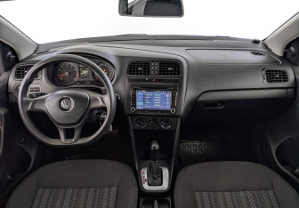Подержанный автомобиль Volkswagen Polo Sedan 2017 года (14 фото)