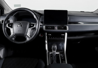 Подержанный автомобиль Mitsubishi Xpander 2023 года (12 фото)