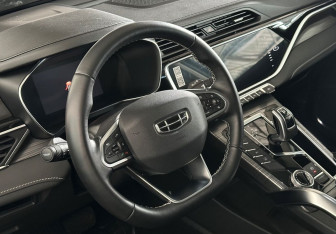 Подержанный автомобиль Geely Atlas Pro 2024 года (12 фото)