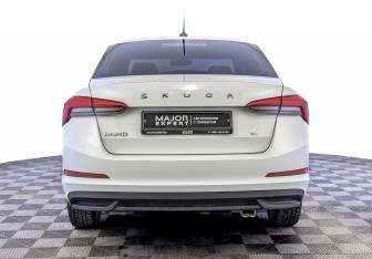 Подержанный автомобиль Skoda Rapid Liftback 2021 года (6 фото)