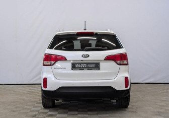 Подержанный автомобиль Kia Sorento 2018 года (6 фото)