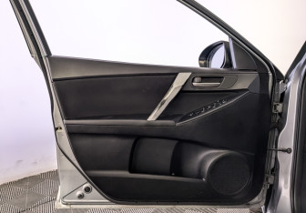 Подержанный автомобиль Mazda 3 Hatchback 2012 года (19 фото)