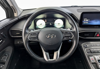 Подержанный автомобиль Hyundai Santa Fe 2022 года (23 фото)