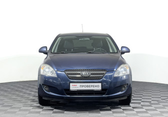 Подержанный автомобиль Kia Ceed Hatchback 2008 года (2 фото)