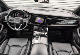 Подержанный автомобиль Audi Q8 2021 года (14 фото)