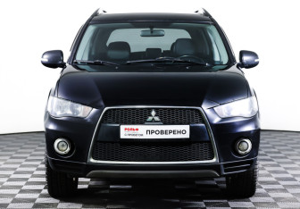 Подержанный автомобиль Mitsubishi Outlander 2011 года (2 фото)