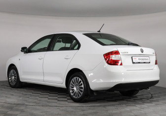 Подержанный автомобиль Skoda Rapid Liftback 2016 года (4 фото)