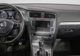 Подержанный автомобиль Volkswagen Golf Hatchback 2014 года (14 фото)