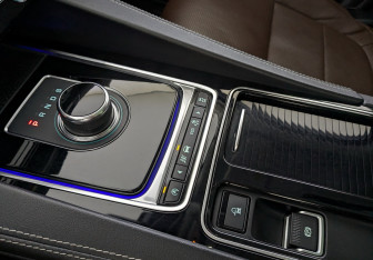 Подержанный автомобиль Jaguar F-Pace 2017 года (15 фото)