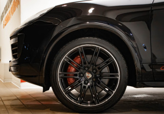 Подержанный автомобиль Porsche Cayenne 2015 года (33 фото)