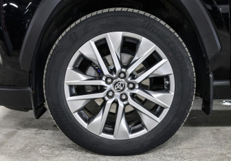 Подержанный автомобиль Toyota RAV4 2021 года (24 фото)