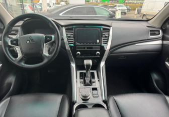 Новый Mitsubishi Montero Sport 2023 (9 фото)