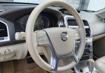 Подержанный автомобиль Volvo XC60 2010 года (12 фото)