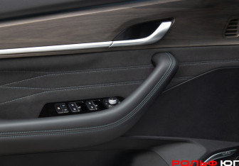 Подержанный автомобиль Geely Monjaro 2025 года (25 фото)