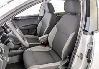 Подержанный автомобиль Skoda Rapid Liftback 2021 года (20 фото)