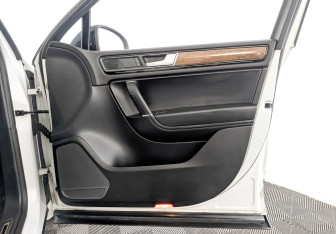 Подержанный автомобиль Volkswagen Touareg 2018 года (25 фото)