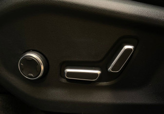 Подержанный автомобиль Geely Monjaro 2025 года (15 фото)