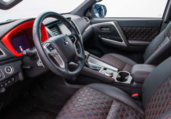 Подержанный автомобиль Mitsubishi Montero Sport 2022 года (10 фото)