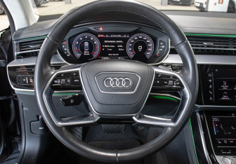 Подержанный автомобиль Audi A8 2019 года (17 фото)
