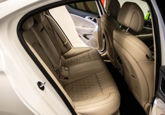 Подержанный автомобиль Genesis G70 2021 года (10 фото)