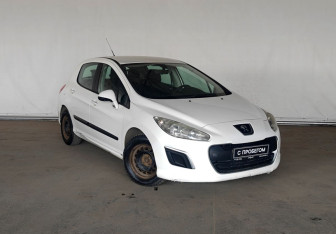 Подержанный автомобиль Peugeot 308 Hatchback 2011 года (3 фото)