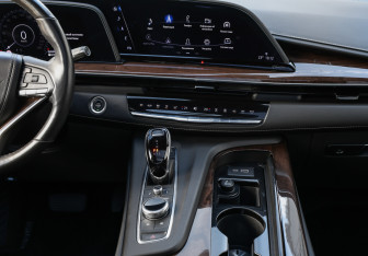 Подержанный автомобиль Cadillac Escalade Suv 2022 года (18 фото)