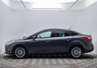 Подержанный автомобиль Ford Focus Sedan 2012 года (8 фото)