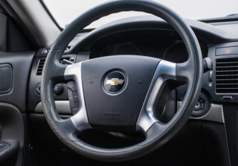 Подержанный автомобиль Chevrolet Epica 2011 года (15 фото)