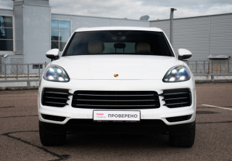 Подержанный автомобиль Porsche Cayenne 2019 года (2 фото)