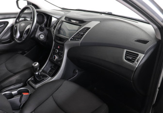 Подержанный автомобиль Hyundai Elantra Sedan 2015 года (10 фото)
