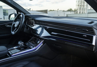 Подержанный автомобиль Audi Q7 2021 года (13 фото)