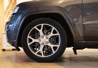 Подержанный автомобиль Jeep Grand Cherokee 2019 года (35 фото)