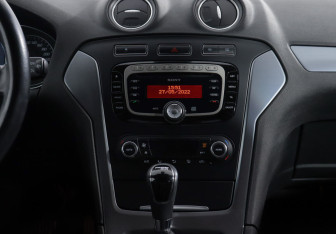 Подержанный автомобиль Ford Mondeo Sedan 2013 года (8 фото)