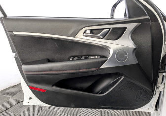 Подержанный автомобиль Genesis G70 2021 года (19 фото)